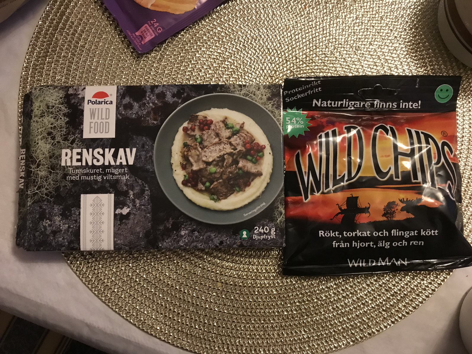 reindeer meat and game "chips"