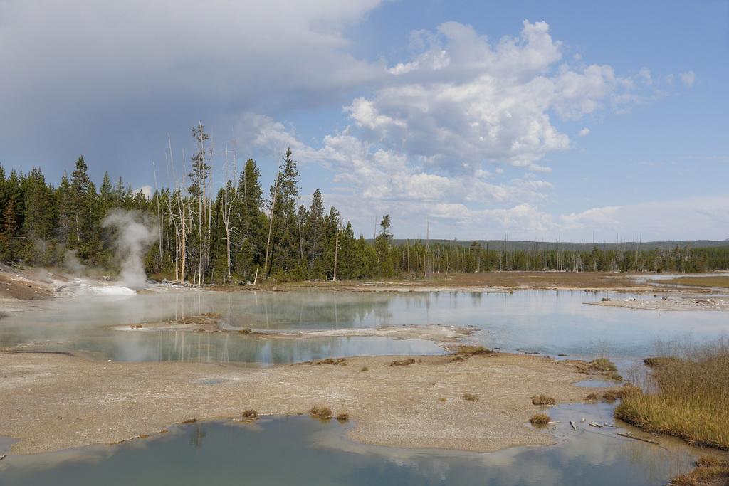 Crackling Lake, Porcelain Basin