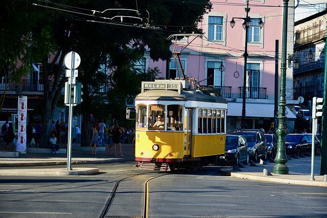 Lisbon 2018 – Eléctrico 559 using the Cais do Sodré loop