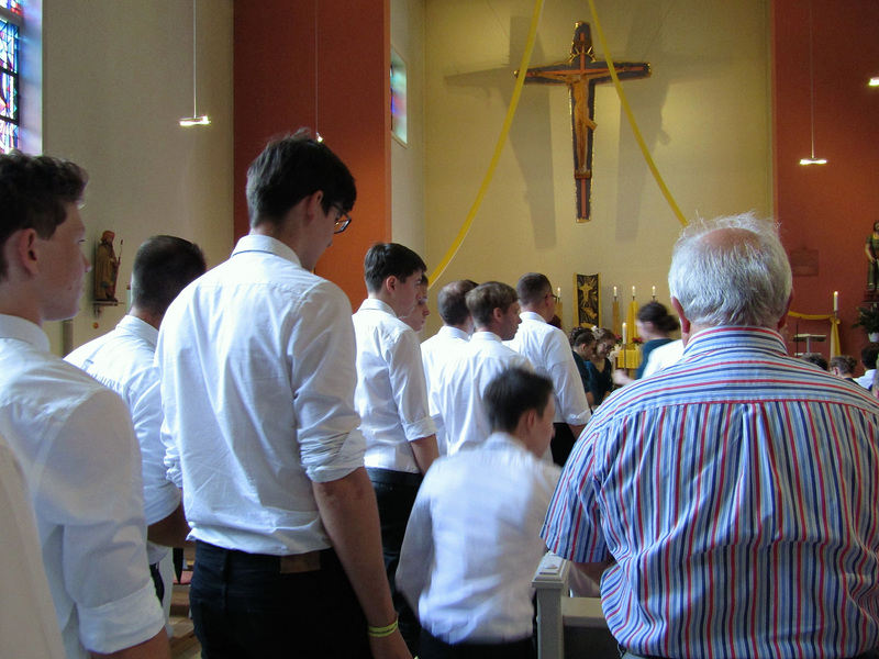 Einzug in die Kirche