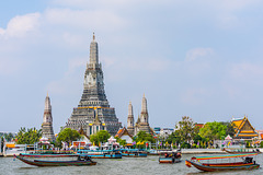 Blick vom Wat Pho Pier über den Chao Phraya zum Wat Arun (© Buelipix) Blick vom Wat Pho Pier über den Chao Phraya zum Wat Arun (© Buelipix)