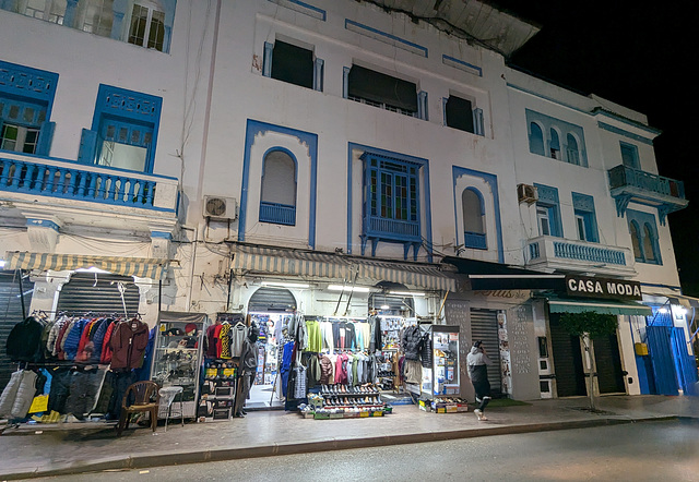Night shopping time / Magasinage de soir