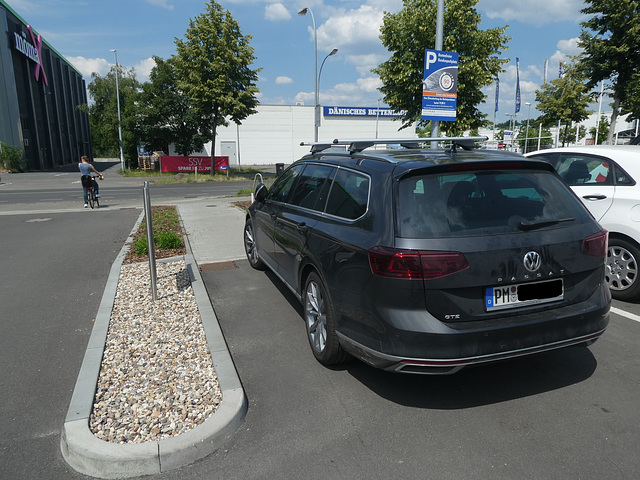 Alter Zustand: Lidl in Teltow, Gehweg in Richtung Oderstraße