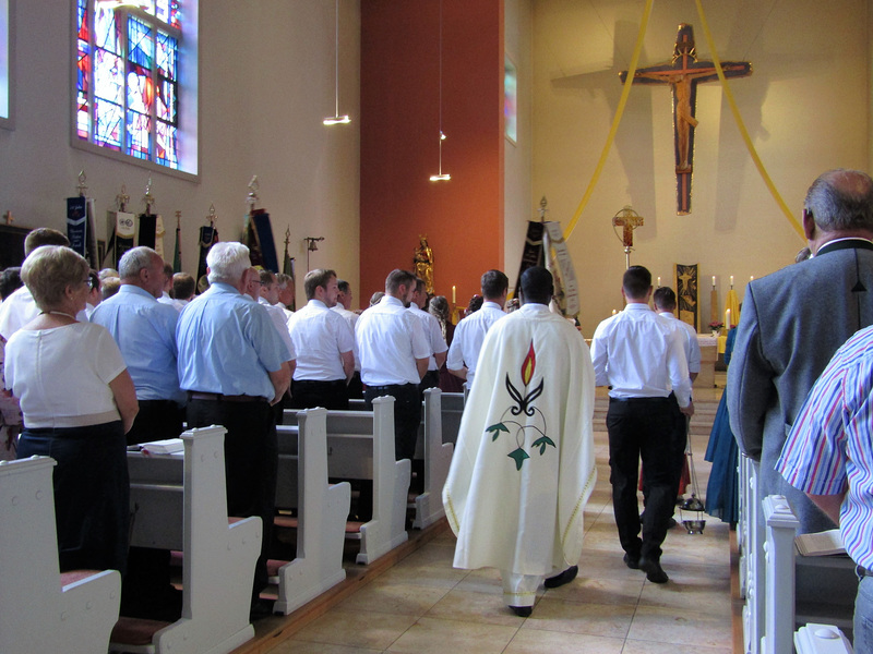 Einzug in die Kirche