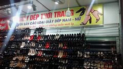 Au rayon des talons hauts / Vietnamese high heels ray Au rayon des talons hauts / Vietnamese high heels ray