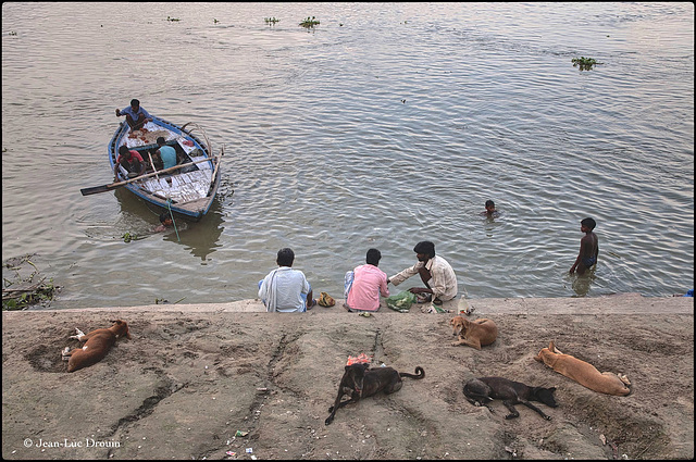 Une fin de journée sur les rives du Gange