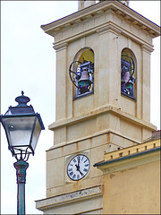 Boccadasse: campanile di San Antonio,orologio,campane e lampione