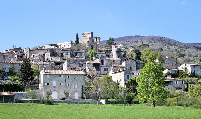 Le Poët-Laval (26) 24 avril 2013. La Drôme provençale.