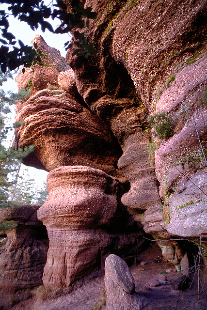 Roche des Fées et la grotte du Heidenkeller