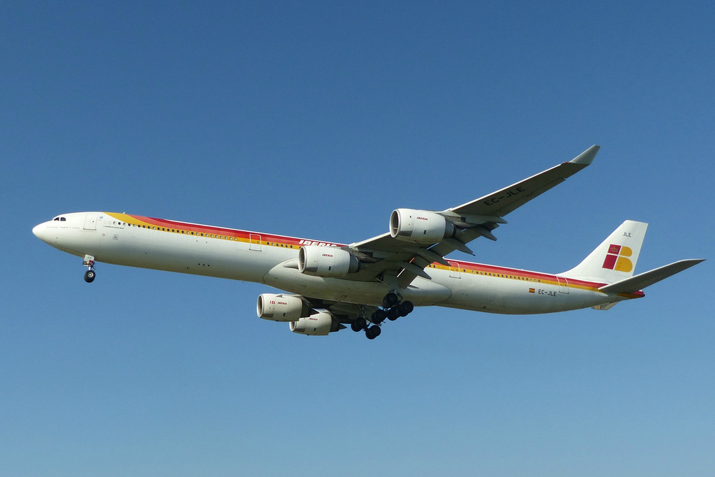 EC-JLE approaching Heathrow - 8 April 2017