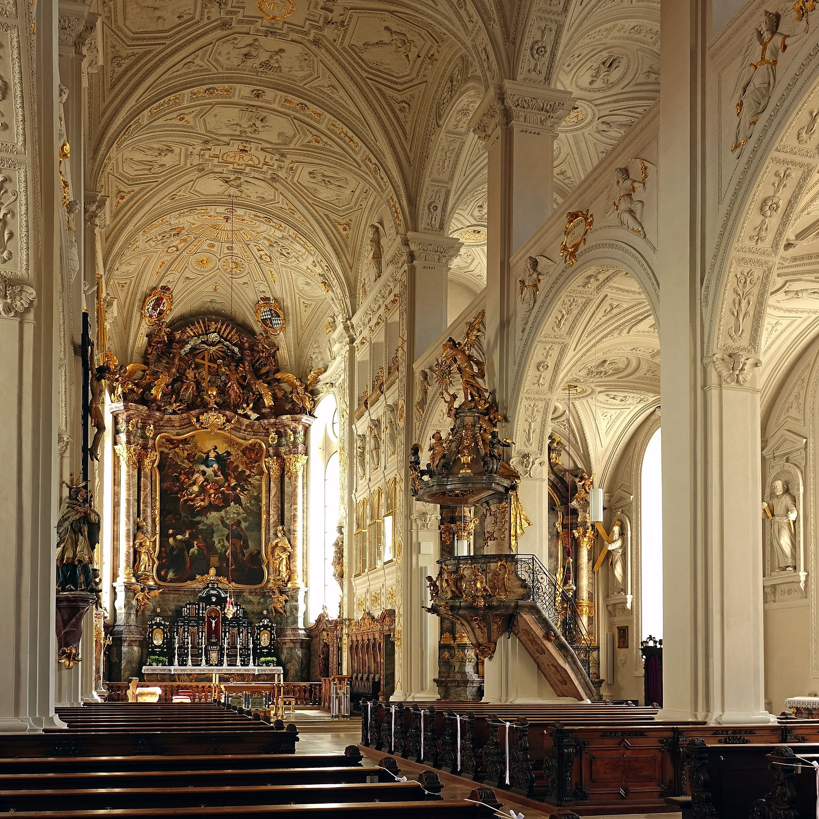 Zeitgenössiger Prunk in der Hofkirche