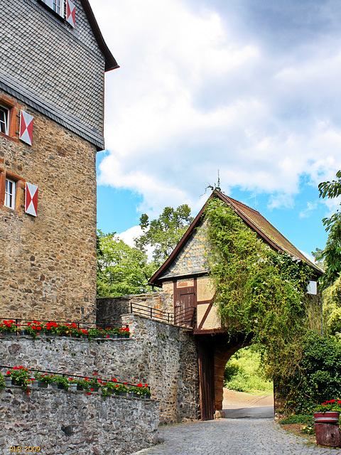 Ederbringhausen, Burg Hessenstein