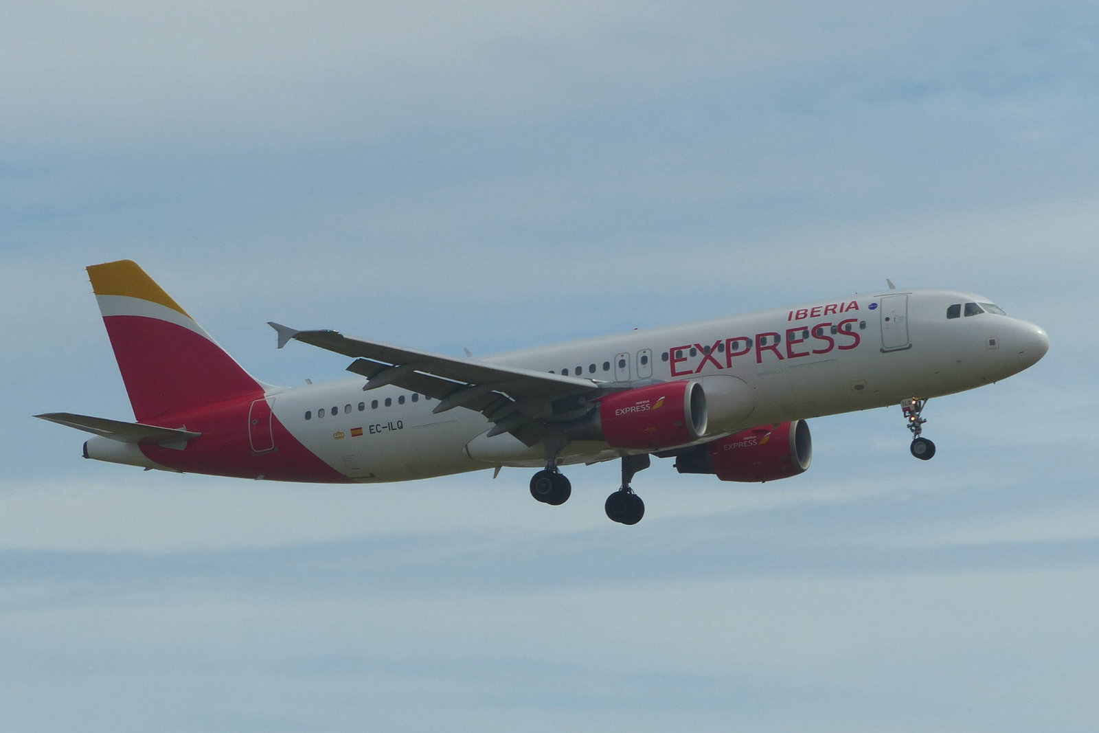 EC-ILQ approaching Heathrow - 7 July 2017