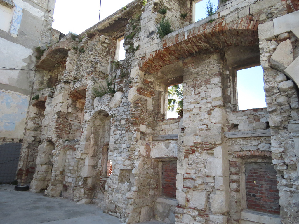 Split : le mur sud de l'intérieur, 2