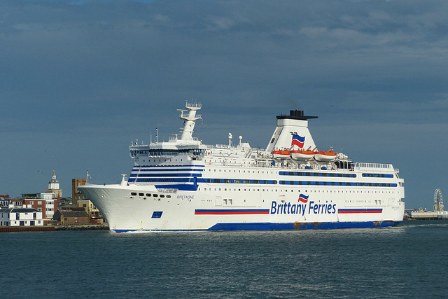 Bretagne arriving at Portsmouth (2) - 22 April 2018