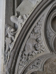 sible hedingham church, essex (27)dragon spewing foliage with boar, hound and hare part of the hunting imagery in cusps on the cenotaph of condottiere sir john hawkwood +1394