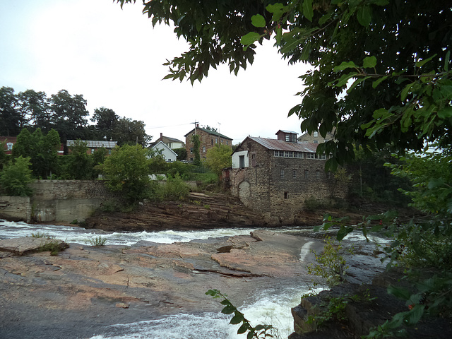 Vestiges et rapides / Relics and rapids