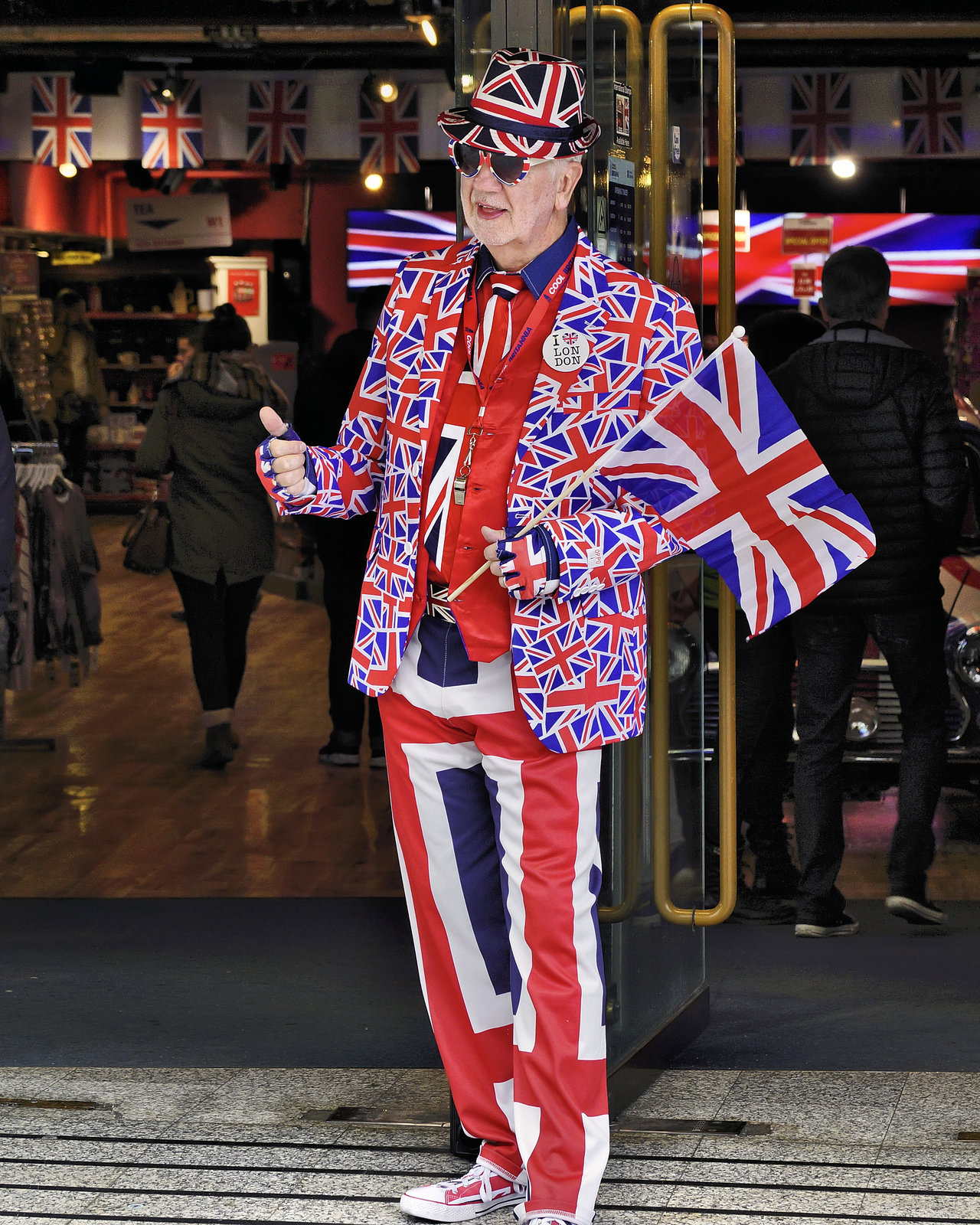 He Loves London – Piccadilly Circus, West End, London, England