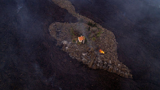 LaP - surrounded by lava LaP - surrounded by lava