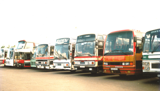 Coaches at RAF Mildenhall Air Fete – 27 May 1989 (86-22)