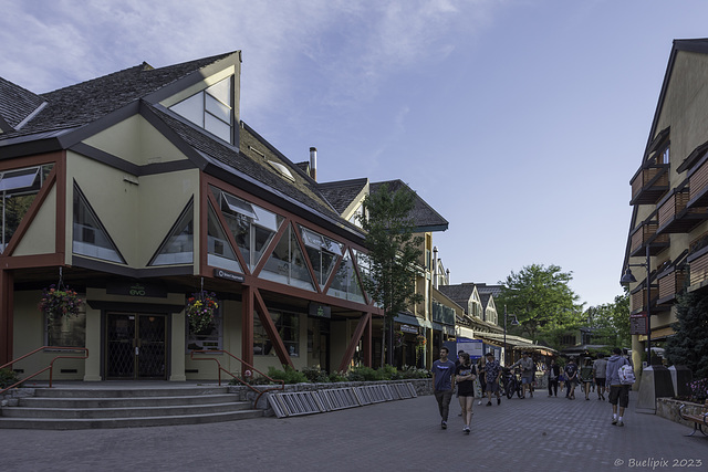 Whistler - Village Stroll (© Buelipix)