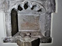 dartmouth church, devon c15 piscina with graffiti (1)