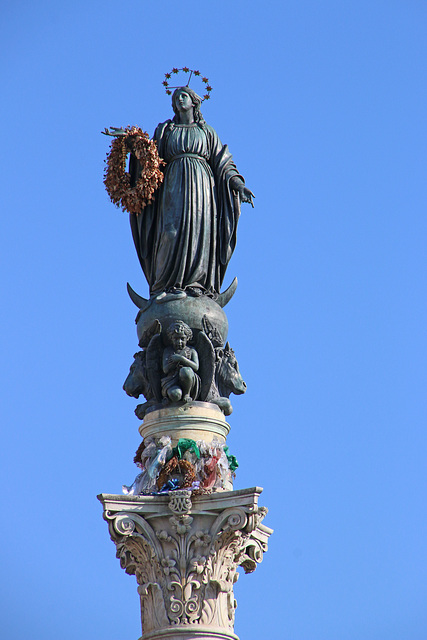 Virgin Mary with wreath
