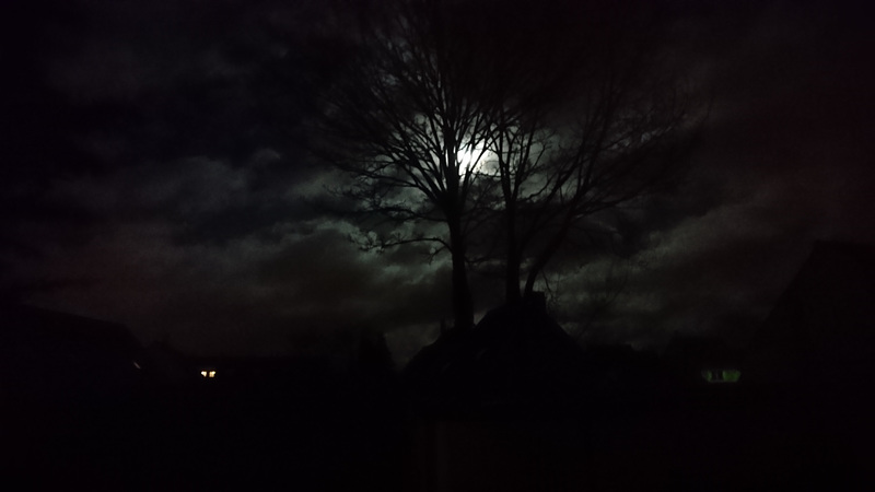 Ce soir la lune dans la tempête