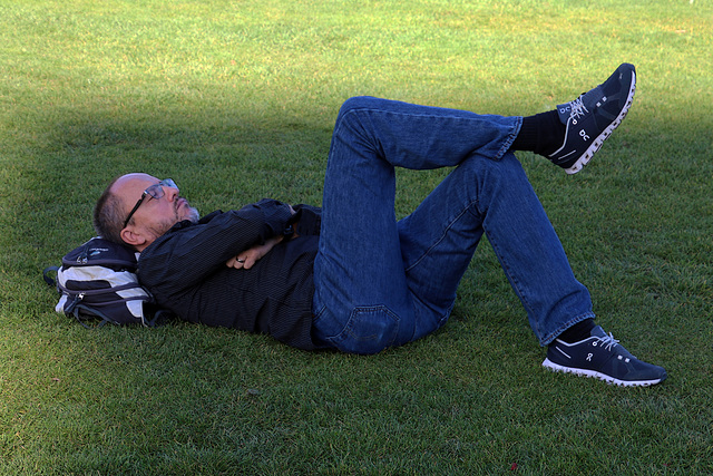 Yoga , posture dite du roupillon .