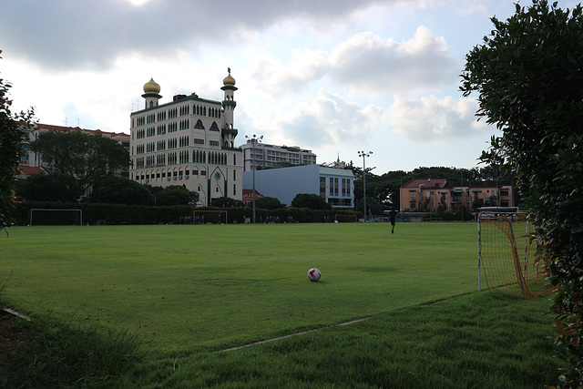 Singapur. Mesquita i futbol.