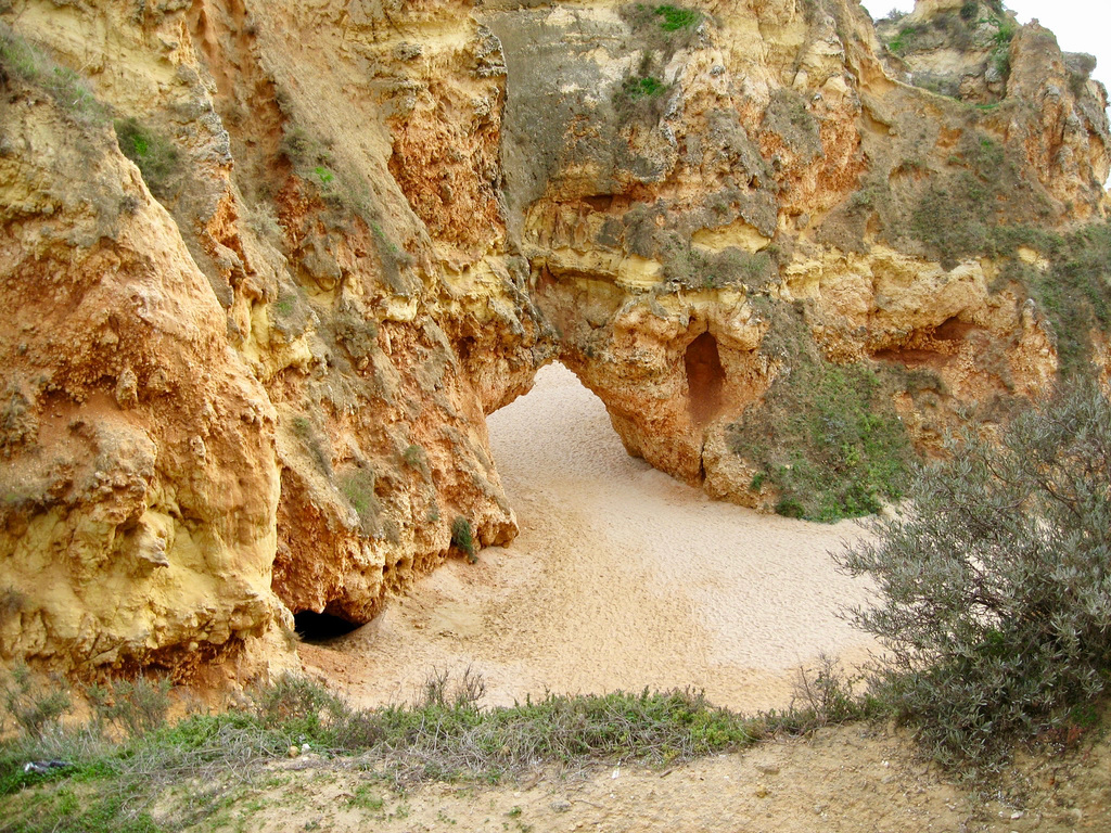Natural Arch in cliffs near the Hotel Alvor (2009)