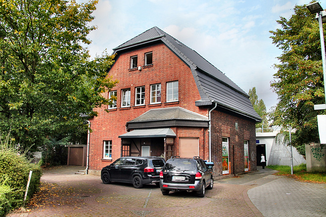 Empfangsgebäude des Bahnhofs Duisburg-Rumeln / 22.09.2017