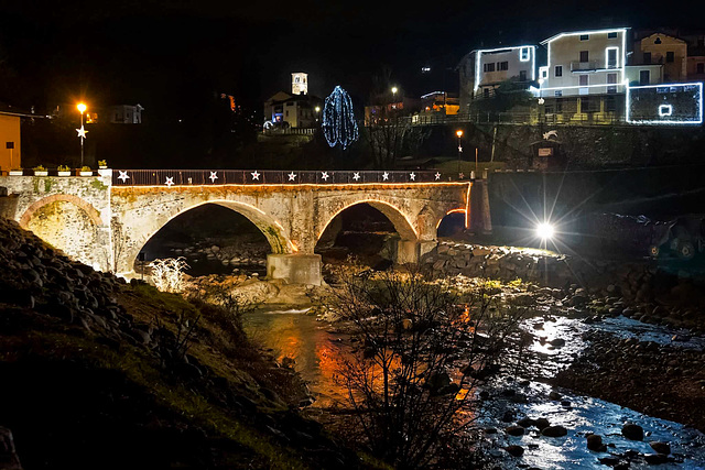 Postua (Vercelli) il ponte sul torrente Strona - Postua (Vercelli) the bridge over the Strona stream. Postua (Vercelli) il ponte sul torrente Strona - Postua (Vercelli) the bridge over the Strona stream.