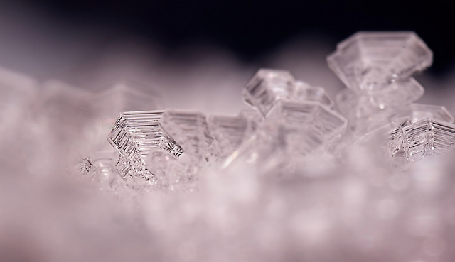 Fein geschliffen sind diese Schneekristalle :))  Finely polished are these snow crystals :)) es cristaux de neige sont finement polis :))