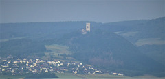 DE - Andernach - Extremer Zoom auf Burg Olbrück