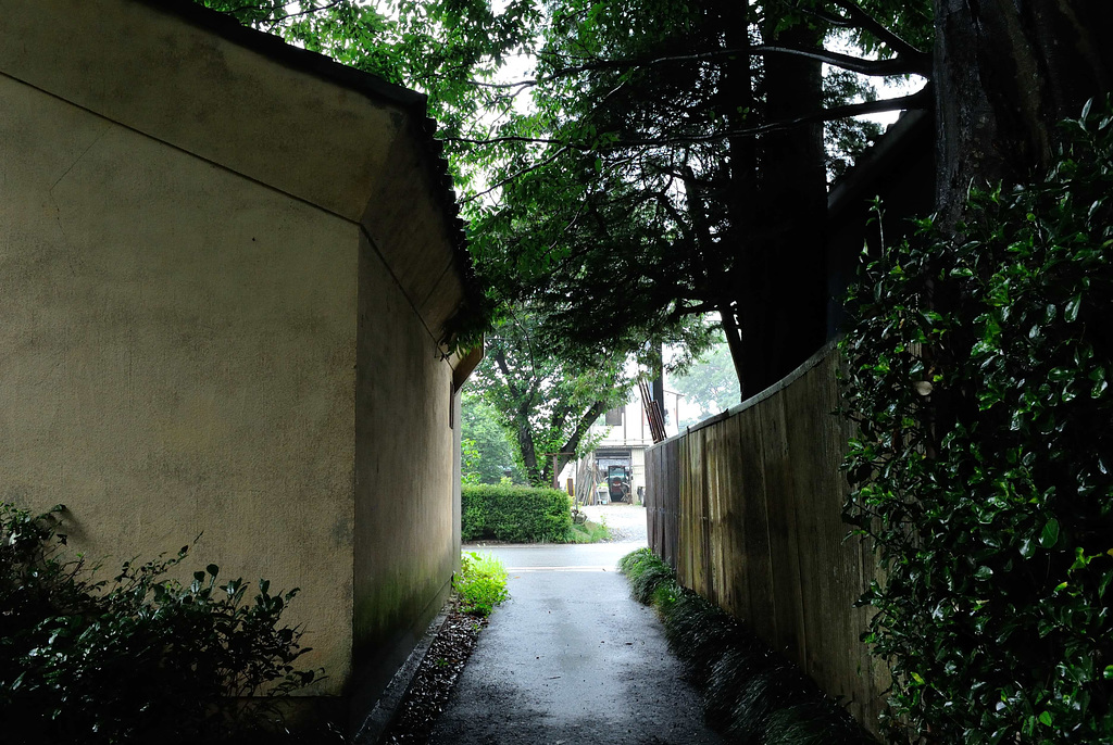 Narrow passage