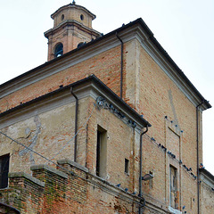 Chiesa con piccioni Cesena