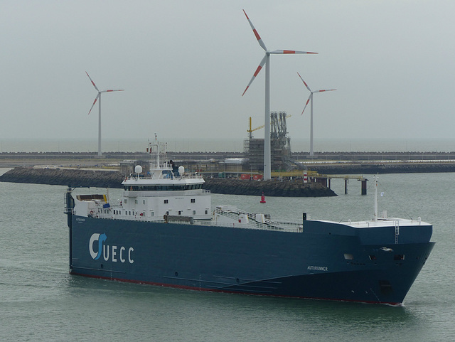 UECC Autorunner arriving at Zeebrugge (2) - 31 May 2015