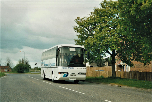 Neal’s Travel R281 THL at Barton Mills – 27 April 2002 (481-16)
