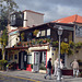 Stadtbummel in Funchal für die einen, und die anderen warten vor dem Lokal auf Gäste