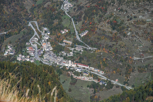 Blick auf Casteldelfino vom Monte Morfreid 2496m