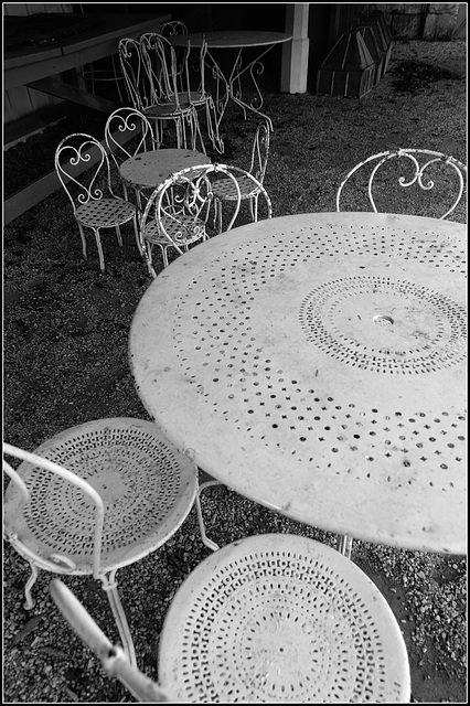 Chaises et tables