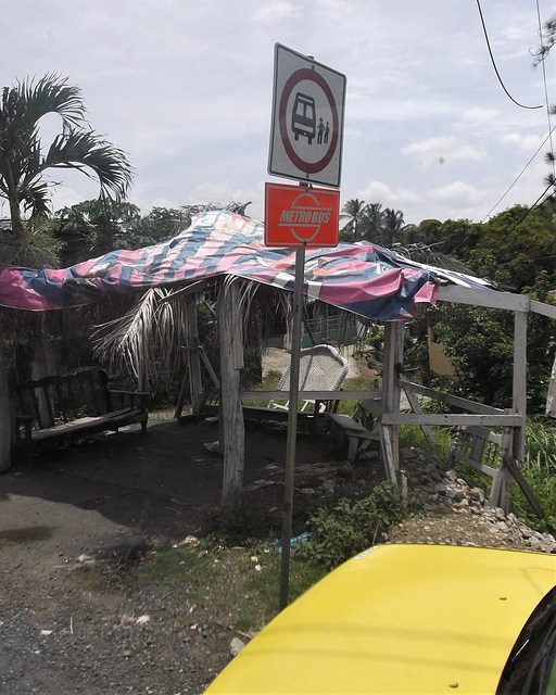 Arrêt de bus très rustique