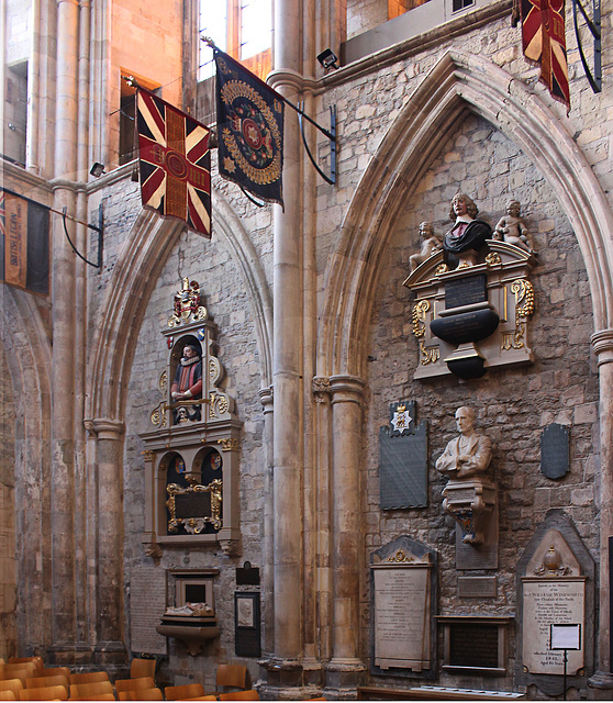 Southwark Cathedral - The South Transept west wall - 12.12.2018