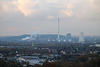 Blick vom Tippelsberg zum Kraftwerk Herne mit Halde Hoheward (Bochum-Riemke) / 11.11.2023