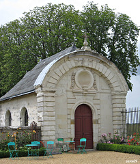 chateau de JALLANGES la chapelle après la grêle chateau de JALLANGES la chapelle après la grêle