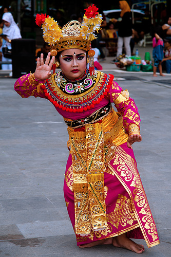 Small girl dancing Legong performance