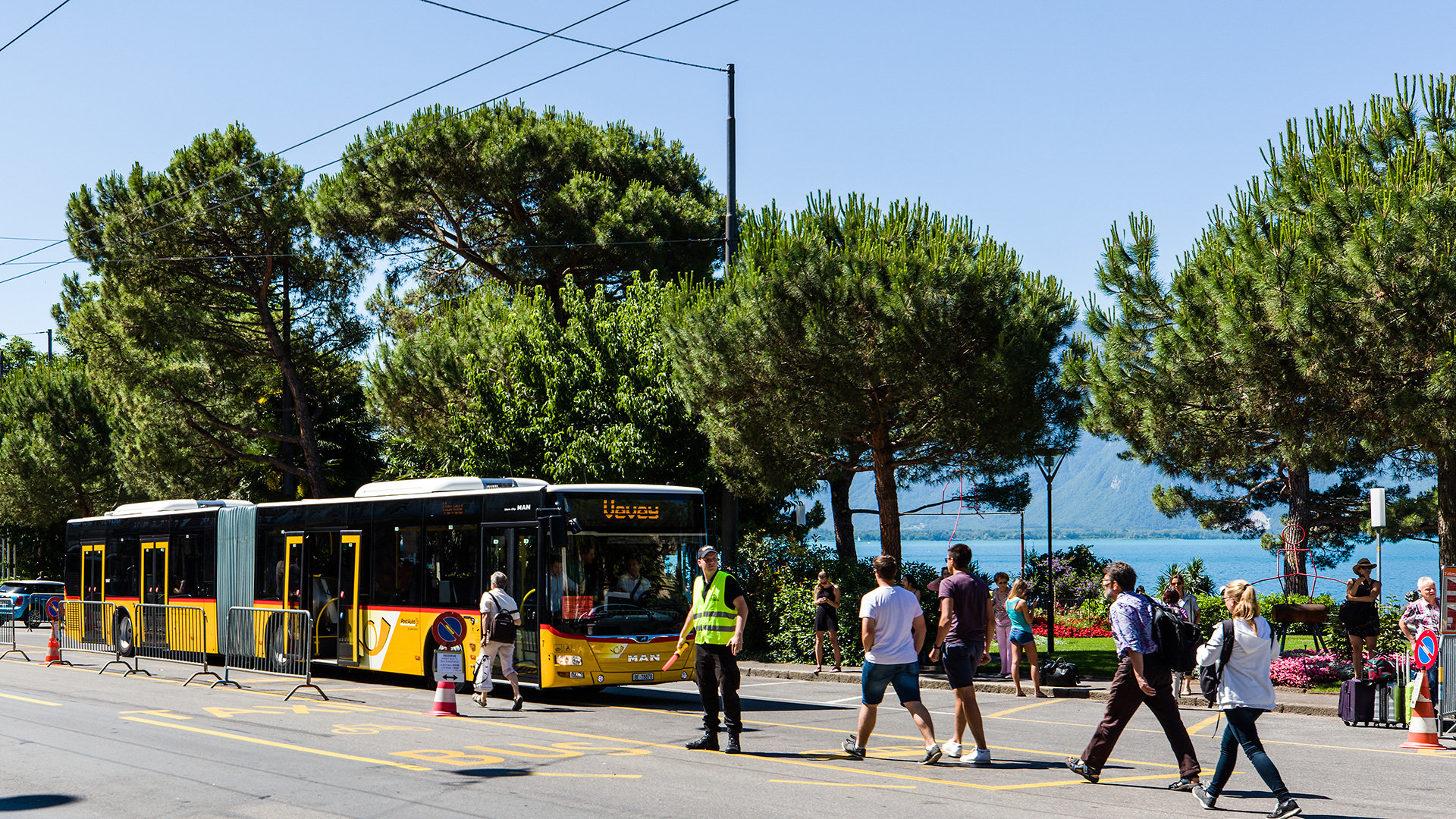 170617 bus postal Montreux 0