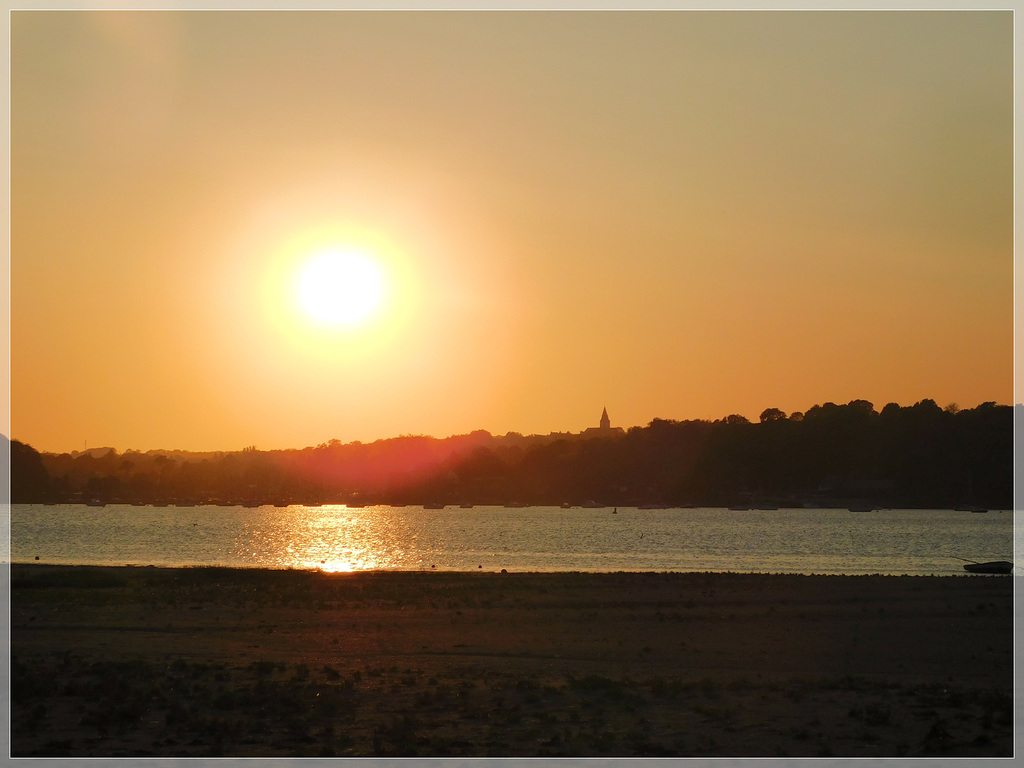 Coucher de soleil à la ville ger (22) au bord de Rance