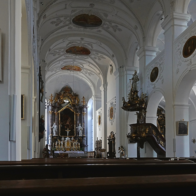 Abendlicht in der Stadtpfarrkirche St. Peter